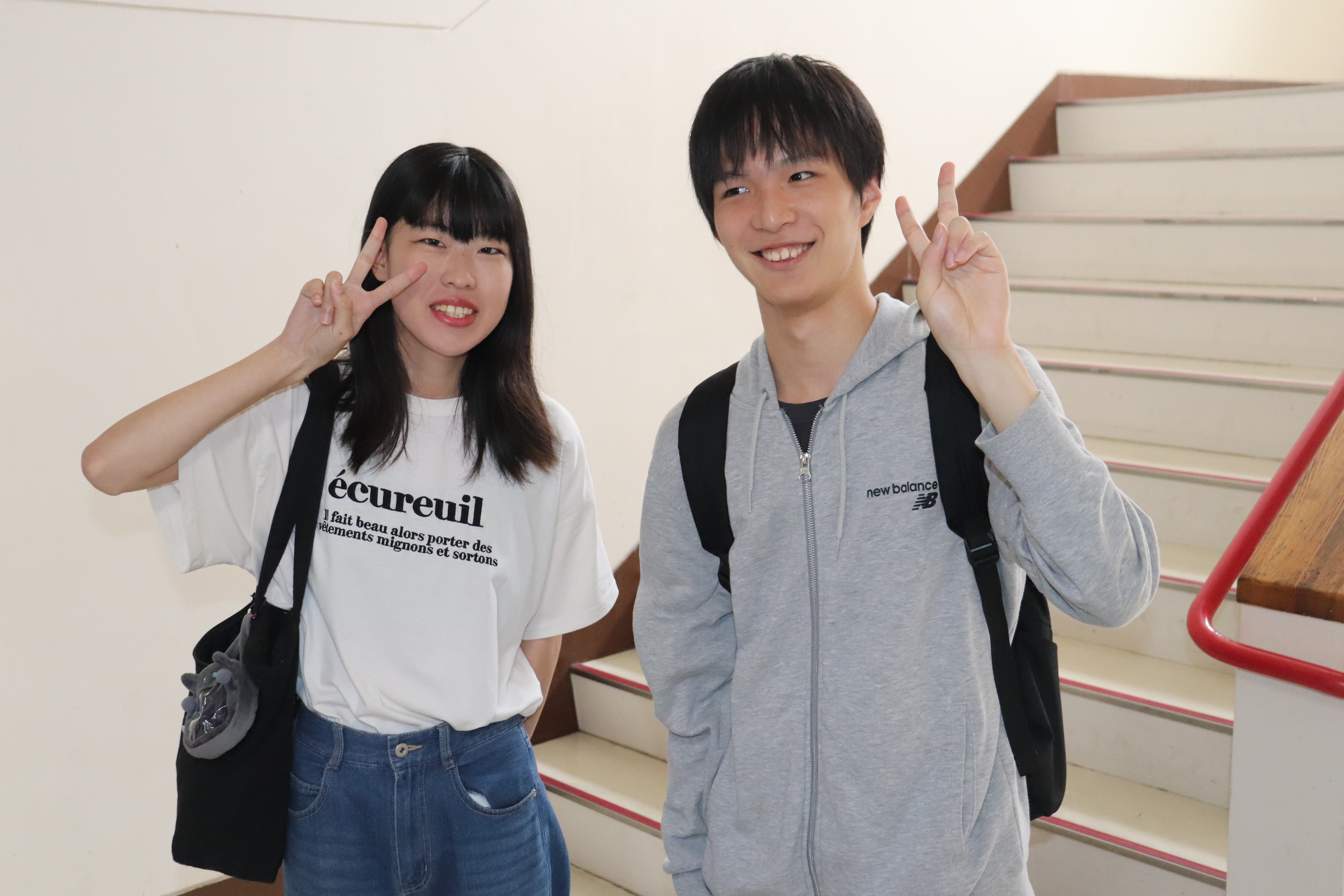 階段の踊り場にて