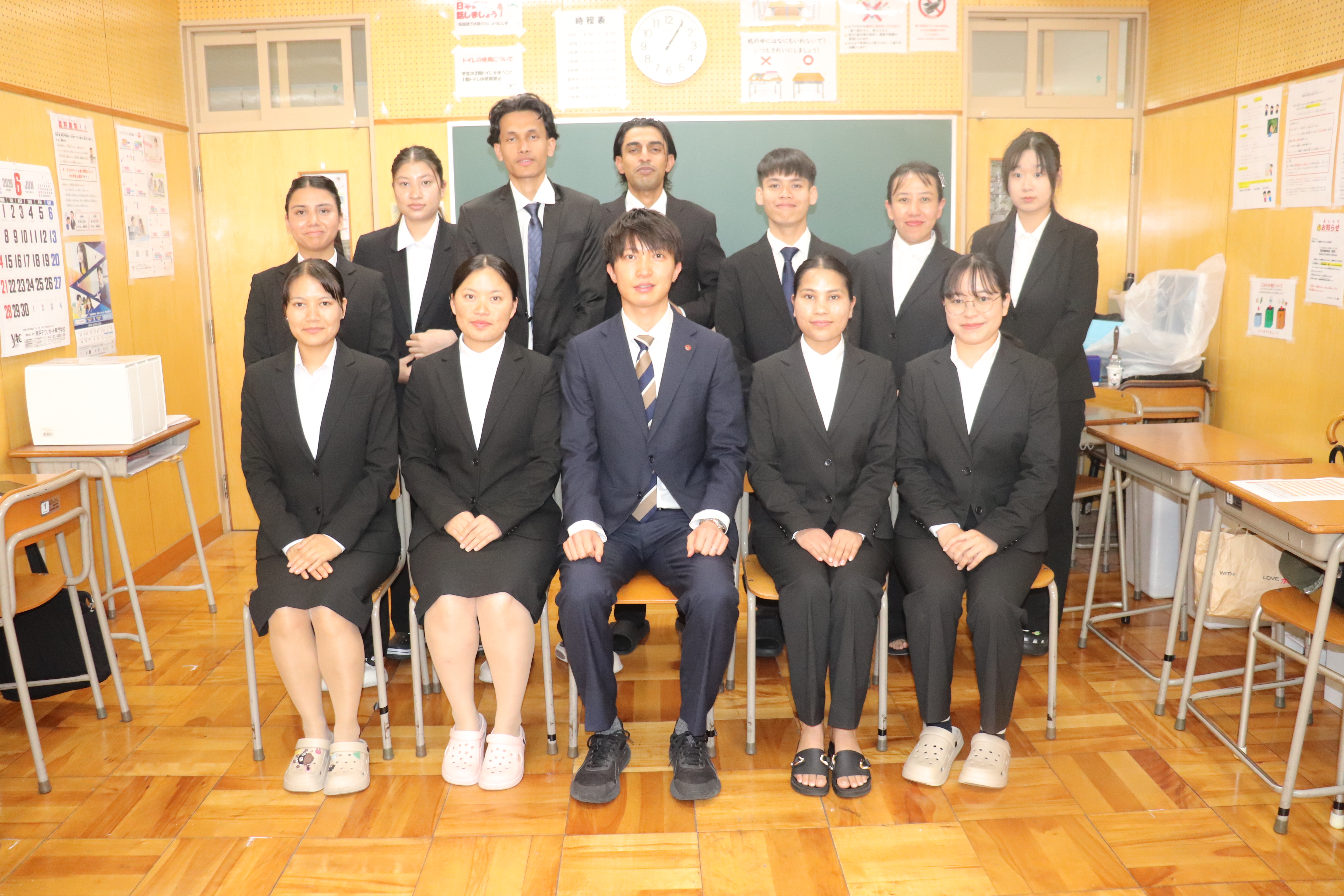 受給が決定した留学生と柏木校長
